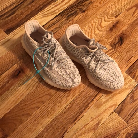 Yeezy Boost 350 V2 - Picture 6 of 9